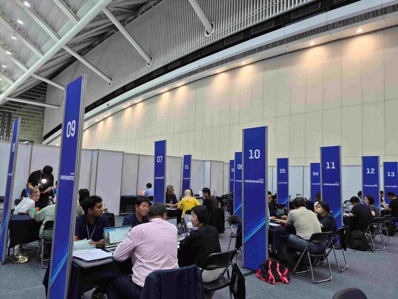 코트라는 지난 5일부터 6일까지 인천 송도컨벤시아에서 ‘2026 그린에너텍(GreenEnerTEC)’ 전시회 연계 수출상담회를 개최했다. 사진은 수출상담회 현장의 모습. 코트라 제공.