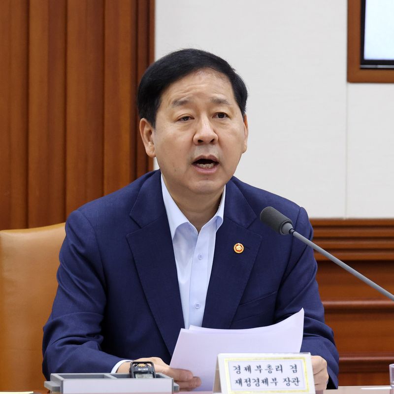 구윤철 부총리 겸 재정경제부 장관이 6일 오전 서울 종로구 정부서울청사에서 열린 비상경제본부 회의 겸 경제ㆍ구조혁신 관계장관회의에서 발언하고 있다. 사진=서동일 기자