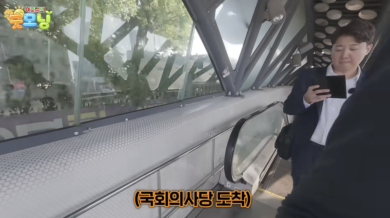 이준석 개혁신당 대표가 지난 5일 자신의 유튜브 채널에 올린 '동탄에서 국회까지 1시간 6분! GTX 출근길에 털어놓는 리얼 토크쇼' 영상. /사진=이준석 의원 유튜브 채널 캡처