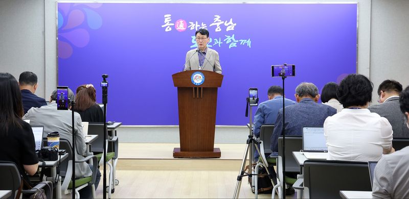 홍종완 충남도 행정부지사가 6일 충남도청 브리핑룸에서 민선 9기 첫 조직개편에 따른 인사발령과 관련한 기자회견을 하고 있다. 충남도 제공