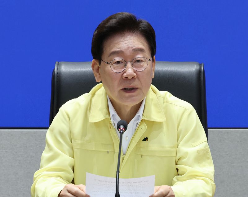 이재명 대통령이 6일 정부서울청사 중앙재난안전상황실에서 열린 폭염·가뭄 대처상황 점검회의에서 발언하고 있다. 연합뉴스