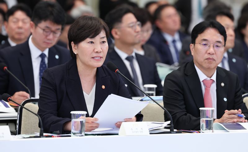 [서울=뉴시스] 김진아 기자 = 송미령 농림축산식품부 장관이 16일 청와대 영빈관에서 열린 '삶으로 체감하는 대체불가 대한민국-국민과 함께하는 두 번째 업무보고'에서 업무보고를 하고 있다. (청와대통신사진기자단) 2026.07.16. bluesoda@newsis.com