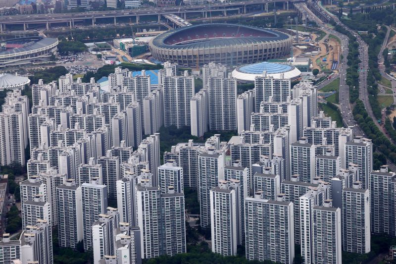 [서울=뉴시스] 서울 송파구 롯데월드타워 서울스카이에서 바라본 강남 3구 아파트 모습. photo@newsis.com
