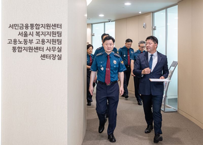 박정보 서울경찰청장은 지난 5일 서울시여성가족재단을 방문해 31개 경찰서장, 243개 지역관서장이 서울 전역에서 지방정부 및 유관기관 관계자들과 협업하는 체계를 논의했다. 서울경찰청 제공.