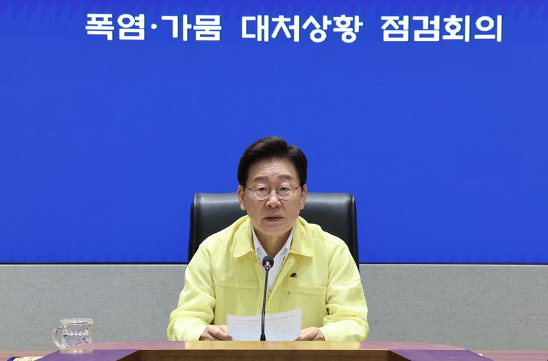 이재명 대통령이 6일 서울 종로구 정부서울청사에서 열린 폭염·가뭄 대처상황 점검회의에서 발언을 하고 있다. 2026.8.6 ⓒ 뉴스1 이재명 기자
