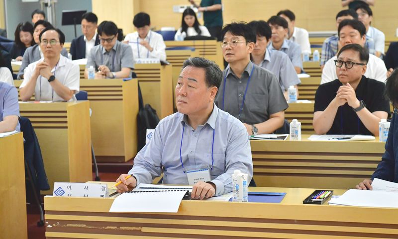 [수원=뉴시스] 남양주 정약용도서관에서 열린 '2026년 제3차 경영전략 워크숍'. (사진=경기신보 제공) 2026.08.06. photo@newsis.com *재판매 및 DB 금지