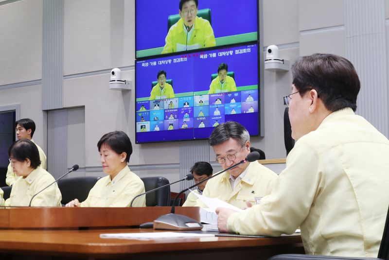 [서울=뉴시스] 김진아 기자 = 이재명 대통령이 6일 정부서울청사 중앙재난안전상황실 서울상황센터 열린 폭염 가뭄 대처상황 점검회의에서 발언하고 있다. (청와대통신사진기자단) 2026.08.06. bluesoda@newsis.com