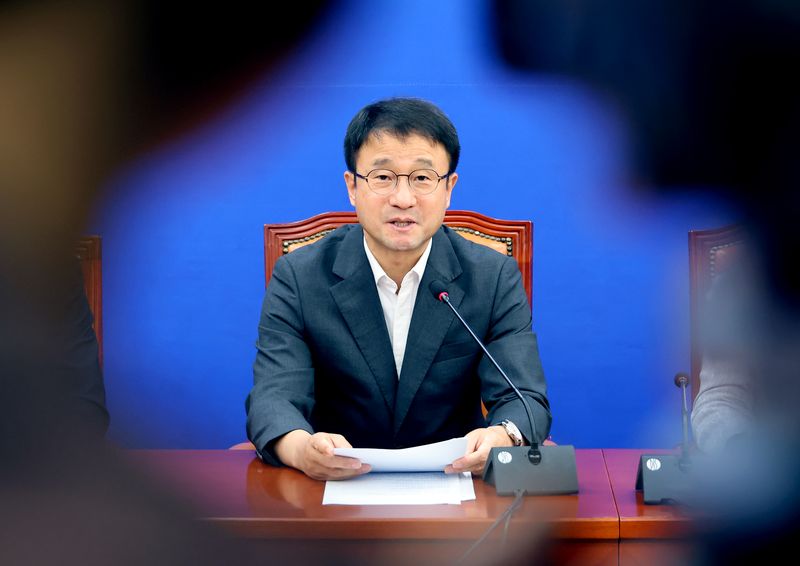 더불어민주당 한병도 대표 직무대행 겸 원내대표가 7일 국회에서 열린 원내대책회의에서 발언하고 있다. 연합뉴스
