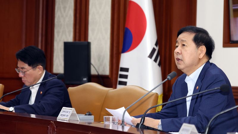 구윤철 경제부총리 겸 재정경제부 장관이 6일 오전 서울 종로구 세종대로 정부서울청사에서 열린 비상경제본부 희의 겸 경제·구조혁신 관계장관회의에서 모두 발언을 하고 있다. 2026.8.6 ⓒ 뉴스1 김명섭 기자