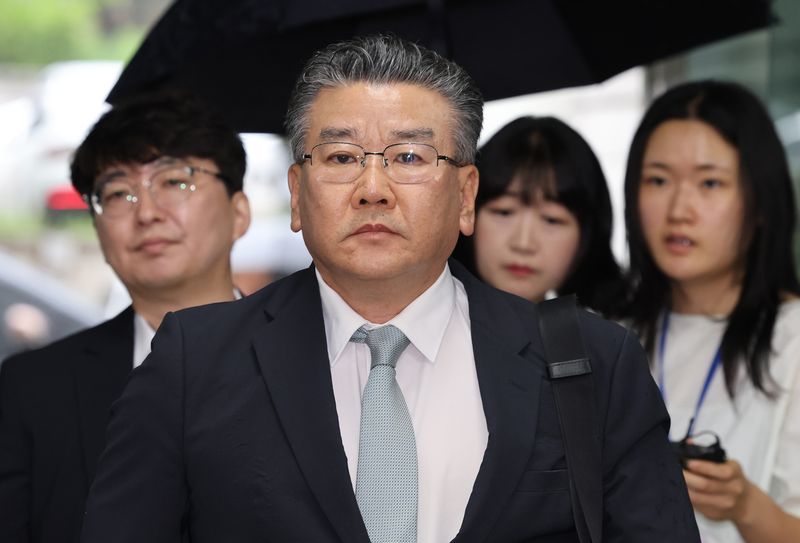 대통령 관저 이전 공사 과정을 부실 감사하고 서류를 조작한 혐의를 받는 유병호 전 감사원 사무총장이 지난달 20일 서울 서초구 서울중앙지법에서 열린 구속 전 피의자 심문(영장실질심사)에 출석하고 있다. 뉴스1