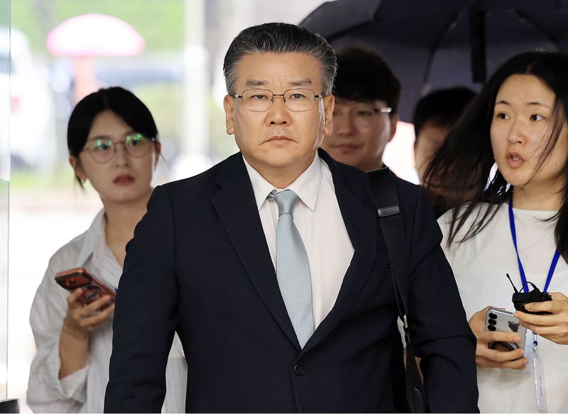 2차 종합특검팀(특별검사 권창영)이 7일 유병호 감사원 감사위원을 직권남용 권리행사 방해 등 혐의로 구속 기소했다. 사진은 유 감사위원이 지난달 20일 구속 전 피의자 심문(영장실질심사)을 받기 위해 서울중앙지법에 출석하는 모습. 공동취재
