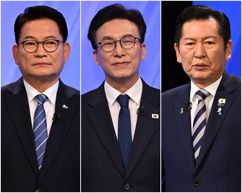 더불어민주당 송영길(왼쪽부터), 김민석, 정청래 당대표 후보가 5일 서울 여의도 KBS에서 열린 2차 TV토론회를 준비하고 있다. 2026.8.5 ⓒ 뉴스1 국회사진기자단