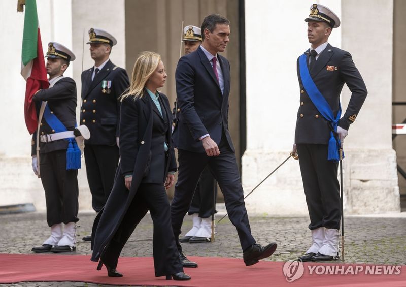 Photo: fnnews.com 스페인, 이탈리아 국경 제한에 맞불…여행객 한달동안 검문