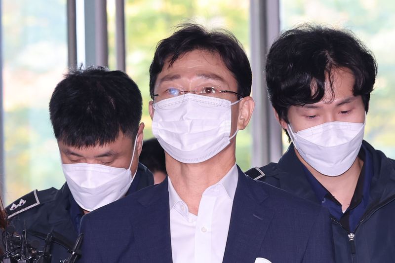 [서울=뉴시스] 권창회 기자 = 임성근 전 해병대 1사단장이 지난해 10월30일 서울 서초구 이명현 순직해병 특별검사팀 사무실에서 피의자 조사를 위해 출석하고 있다.2025.10.30. kch0523@newsis.com