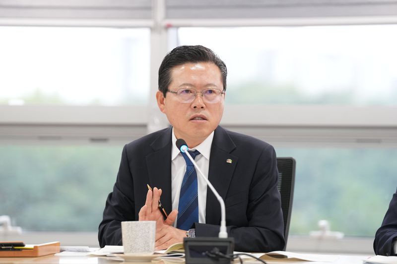 [천안=뉴시스] 장기수 천안시장이 10일 간부회의를 주재하고 있다. (사진=천안시 제공) 2026.08.10 photo@newsis.com *재판매 및 DB 금지