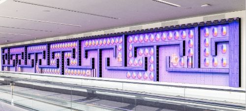 고전 오락 게임 '팩맨'을 모티브로 한 '한-입만, K-팩맨' 콘텐츠. 인천국제공항 제2여객터미널에서 만나볼 수 있다. /사진=(㈜이지위드 제공