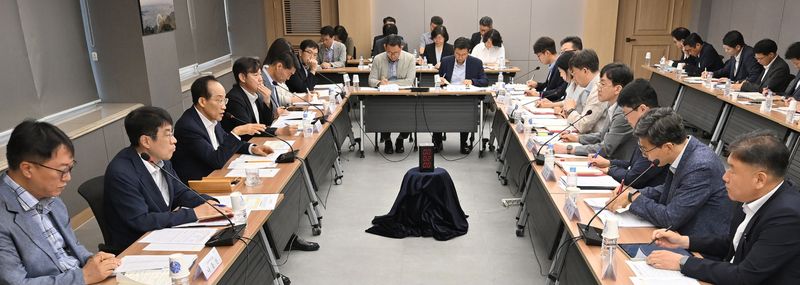 추경호 대구시장이 10일 오전 산격청사 대회의실에서 간부회의를 주재하고 "대구의 발전과 시민의 더 나은 삶을 위해 해야 할 일이 많다"고 강조했다. 대구시 제공