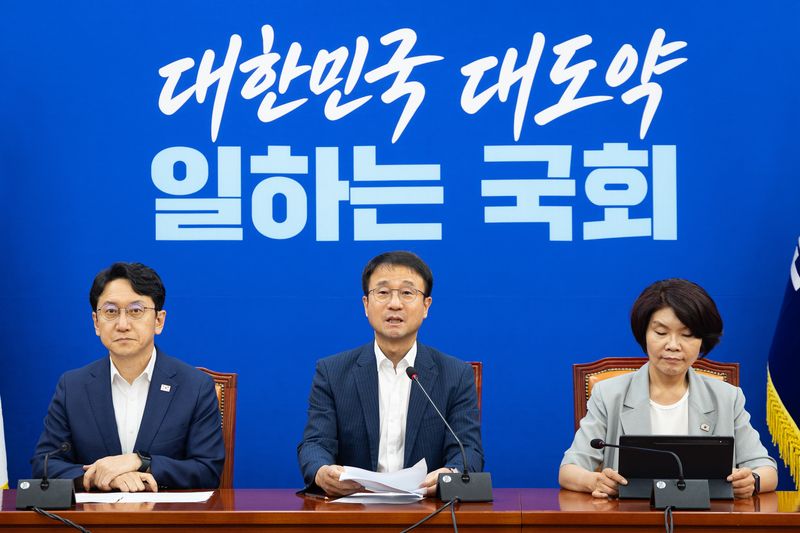 한병도 더불어민주당 당대표 직무대행 겸 원내대표가 10일 서울 여의도 국회에서 열린 원내대책회의에서 모두 발언을 하고 있다. 2026.8.10 ⓒ 뉴스1 유승관 기자