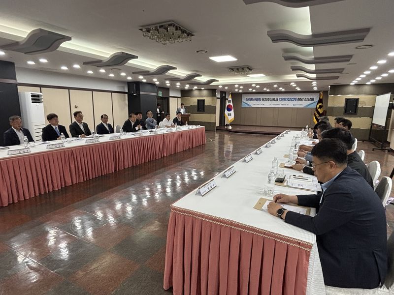 10일 열린 '가덕도신공항 부지조성공사 지역건설업계 현안 간담회' 모습 2026.8.10 ⓒ 뉴스1 홍윤 기자