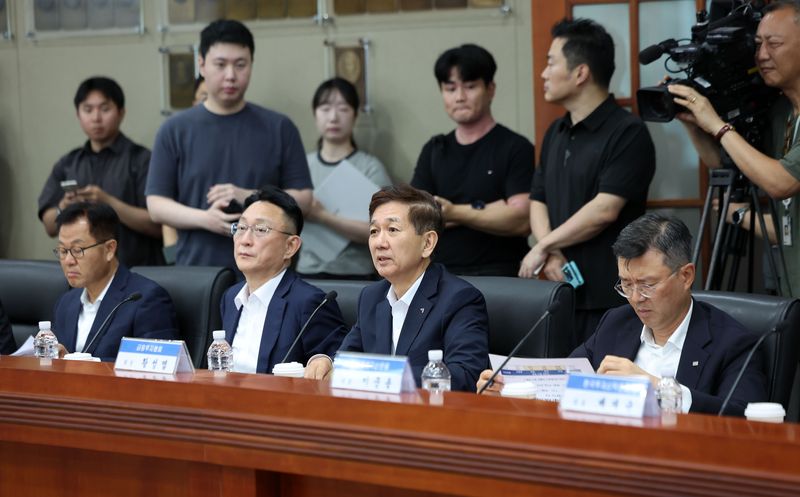 (오른쪽에서 두번째) 황성엽 금투협 회장