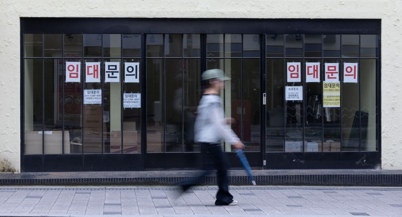 6일 서울 서대문구 이화여대길의 한 건물에 '임대문의' 안내문이 붙어 있다. 2026.7.6 ⓒ 뉴스1 안은나 기자