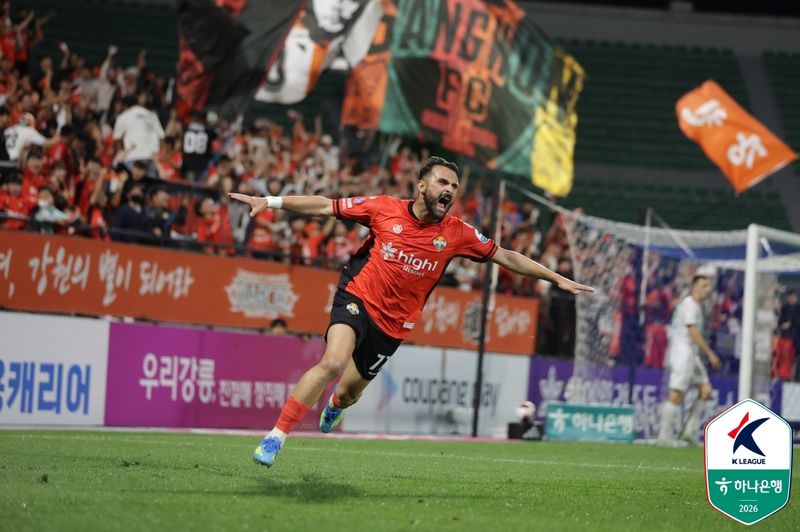 [서울=뉴시스]K리그1 강원 아부달라 결승골. (사진=한국프로축구연맹 제공)