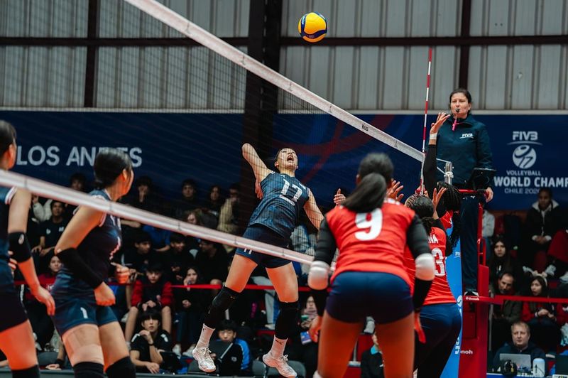공격하는 U-17 여자배구 대표팀 손서연(선명여고) (출처=연합뉴스)