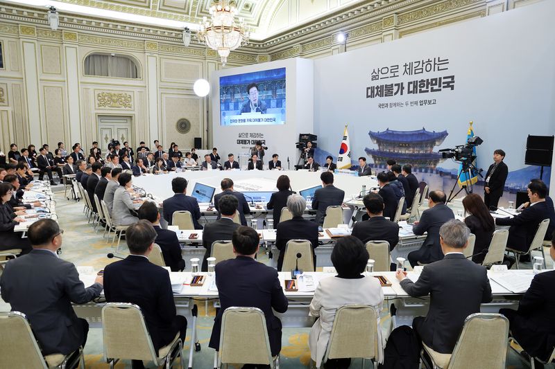 [서울=뉴시스] 김진아 기자 = 이재명 대통령이 5일 청와대에서 열린 교육부, 국가교육위원회, 문체부, 국가유산청 등에 대한 부처 업무 보고에서 발언하고 있다. (청와대통신사진기자단) 2026.08.05. bluesoda@newsis.com