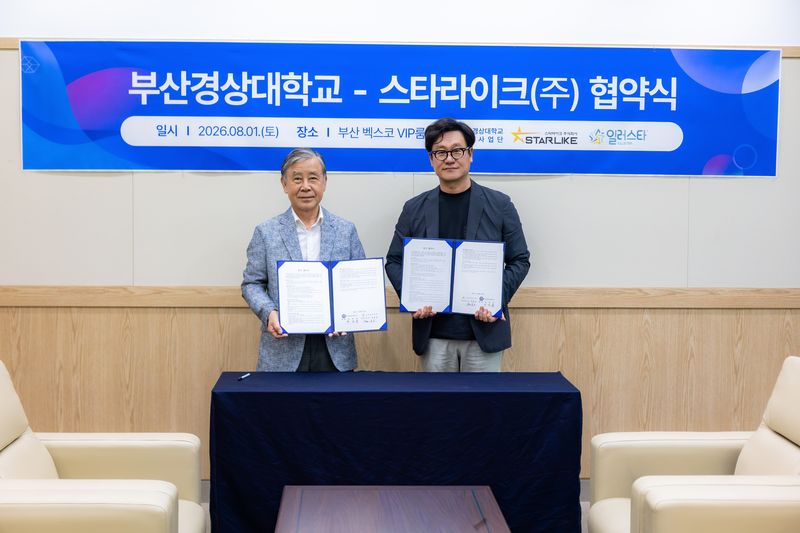 스타라이크 주식회사의 파트너스 협약식 현장 및 파트너스 코스플레이어