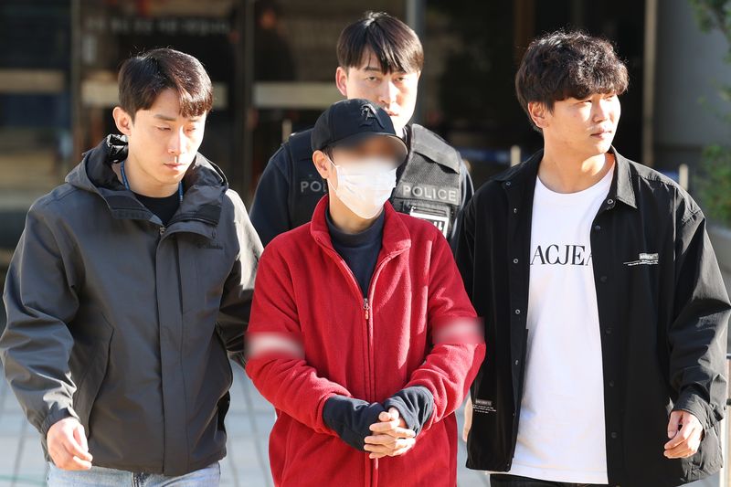 한동훈 전 법무부 장관의 집 앞에 흉기를 두고 간 혐의를 받는 홍모 씨. 2023.10.16 ⓒ 뉴스1 신웅수 기자