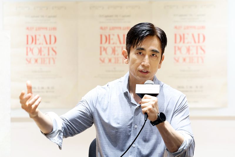 연극 '죽은 시인의 사회' 주연 배우 차인표(존 찰스 키팅 역)가 11일 서울 종로구 NOL 씨어터 대학로에서 기자간담회를 하고 있다. 뉴시스