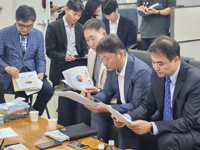 인천시 재정예산개혁TF는 12일 인천시청 전국기자실에서 기자간담회를 열고 민선 9기 재정 운용 방향과 2차 추가경정예산 편성 방향, 재정예산 개혁 8대 원칙 등을 제시했다. 사진=한갑수 기자