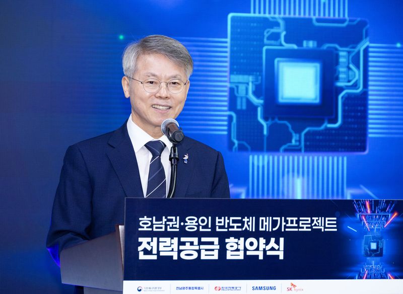 민형배 전남광주통합특별시장이 지난 12일 서울 중구 한국전력공사 경인건설본부에서 열린 '호남권·용인 반도체 메가프로젝트 전력공급 협약식'에 참석해 인사말을 하고 있다./사진=뉴스1