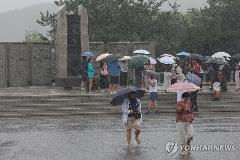 14~15일 전국 곳곳 소나기…폭염특보는 하남·보령 등 확대[FN날씨]