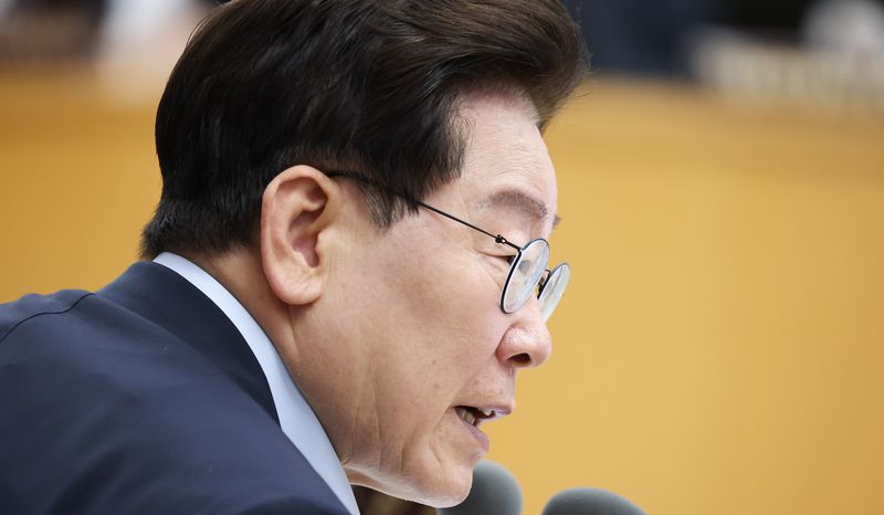 이재명 대통령이 11일 정부세종청사에서 열린 국무회의에서 발언하고 있다. 뉴스1