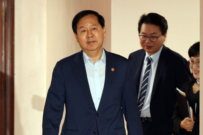 구윤철 부총리 겸 재정경제부 장관이 13일 서울 종로구 정부서울청사에서 열린 비상경제본부 회의 겸 경제관계장관회의 겸 민생물가 특별관리 관계장관 태스크포스( TF)에 참석하고 있다. 사진=서동일 기자