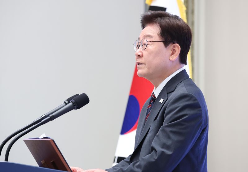 이재명 대통령이 13일 청와대 영빈관에서 열린 국가유공자 및 보훈 가족 초청 오찬 행사에서 발언하고 있다. 뉴시스