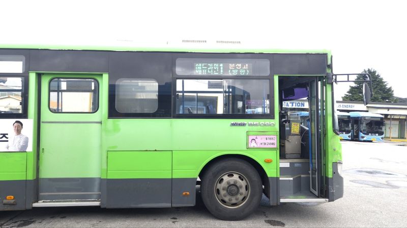 강릉시가 고등학생이 어디에 살든 30분 안에 등교할 수 있도록 맞춤형 통학버스 '에듀라인'을 오는 18일부터 운행한다. 강릉시 제공