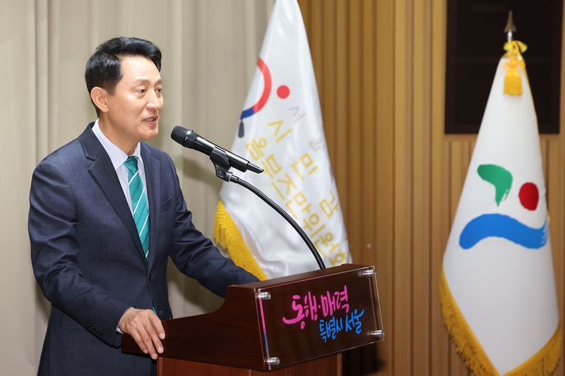 오세훈 서울시장이 13일 서울 중구 서울시청에서 열린 시민감사옴부즈만위원회 법률자문단 위촉식 및 자문회의에서 인사말을 하고 있다. 뉴시스