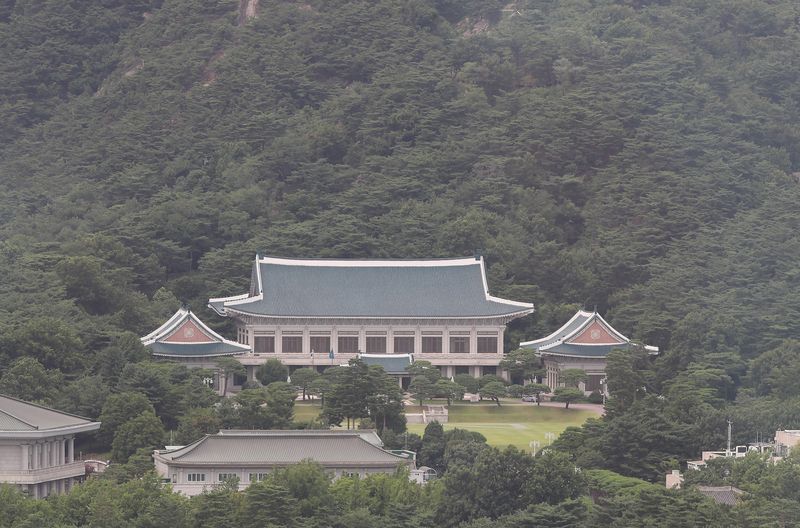 도심에서 바라본 서울 종로구에 위치한 청와대 전경. 뉴스1