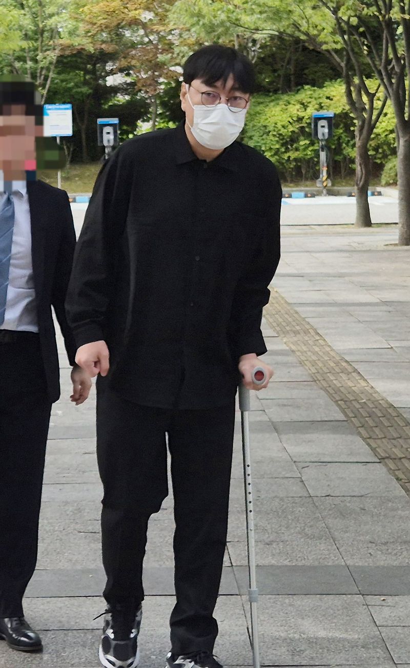 개그맨 이진호가 14일 수원지법 여주지원에서 열린 음주운전 및 불법도박 혐의 사건 첫 공판에 출석하고 있다. /사진=뉴스1