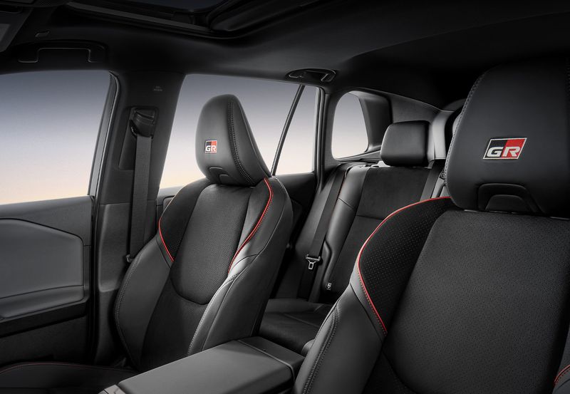 올 뉴 RAV4 PHEV GR-S 전용 스웨이드 시트. 토요타코리아 제공.