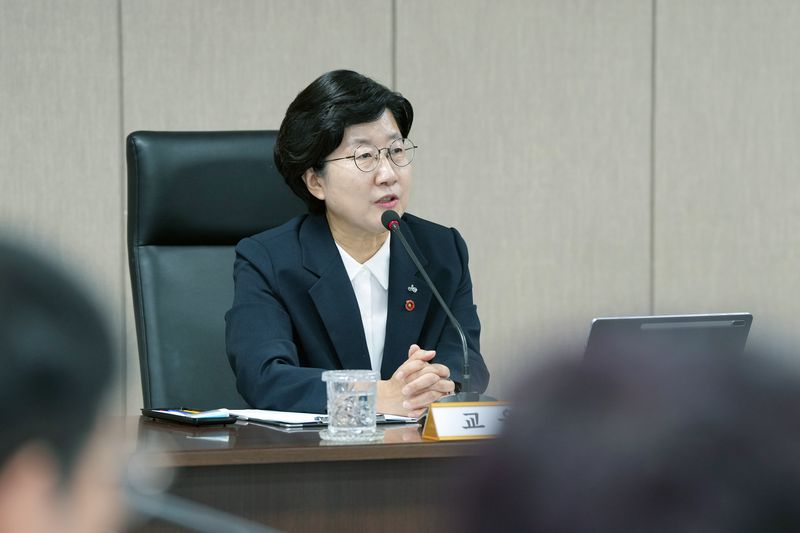 고의숙 제주특별자치도교육감이 함께성장주간회의에서 제주교육 정책 방향을 설명하고 있다. 제주도교육청은 14일 기획조정실장과 서귀포시교육지원청교육장 등 핵심 보직을 포함한 9월1일자 교육공무원 175명 정기인사를 발표했다. /사진=제주특별자치도교육청 제공