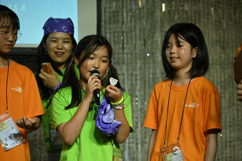 문화체육관광부와 한국문화예술교육진흥원이 마련한 '2026 꿈의 페스티벌 밀양'은 꿈의 극단 출범 이후 처음 열린 연극 분야 단독 합동캠프다. 지난 12일부터 14일까지 밀양아리랑아트센터와 호텔 아리나 일대에서 진행됐으며, 구리·사천·전주 3개 거점기관 단원 55명을 비롯해 오만석 총감독 등 관계자 약 140명이 참여했다.. 한국문화예술교육진흥원 제공