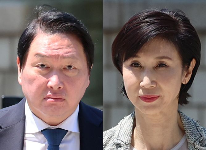 최태원 SK그룹 회장(왼쪽)과 노소영 아트센터 나비 관장이 지난 6월 서울 서초구 서울고등법원에서 열린 재산 분할 파기환송심 2차 조정 기일에 출석하고 있다. 사진=뉴스1