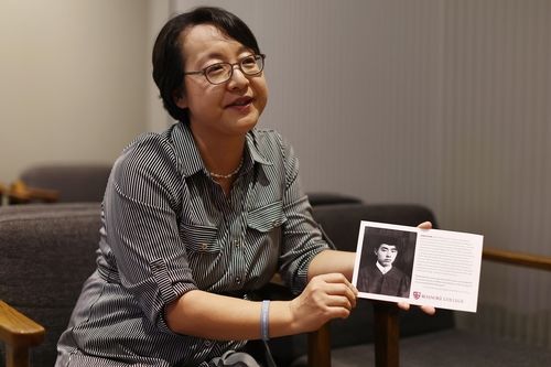 인터뷰하는 스텔라 쉬 로어노크대 교수 (출처=연합뉴스)