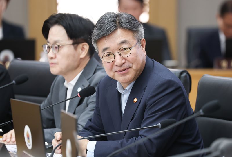 윤호중 행정안전부 장관이 11일 정부세종청사에서 열린 국무회의에서 발언하고 있다. (청와대통신사진기자단) 2026.8.11 ⓒ 뉴스1 허경 기자