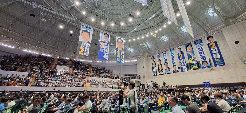 15일 더불어민주당 전남광주통합특별시당 정기 당원대회가 열린 전남광주통합특별시 나주시 종합스포츠파크 다목적체육관이 당원 및 관계자들로 가득 차 있다. 황태종 기자