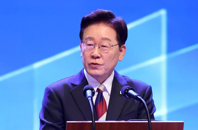 이재명 대통령이 15일 서울 종로구 세종문화회관에서 열린 제81주년 광복절 경축식에서 경축사를 하고 있다. 뉴스1