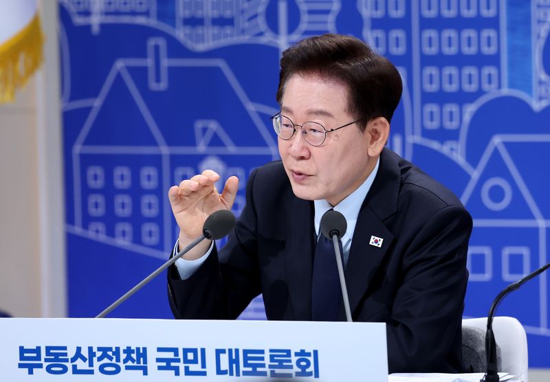 [서울=뉴시스] 김진아 기자 = 이재명 대통령이 23일 서울 여의도 KBS 별관에서 열린 부동산정책 국민 대토론회에서 발언하고 있다. (청와대통신사진기자단) 2026.07.23. bluesoda@newsis.com
